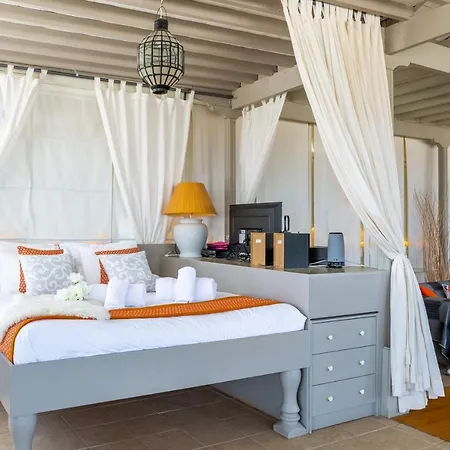 Ocean View Penthouse - Location - 100m To The *