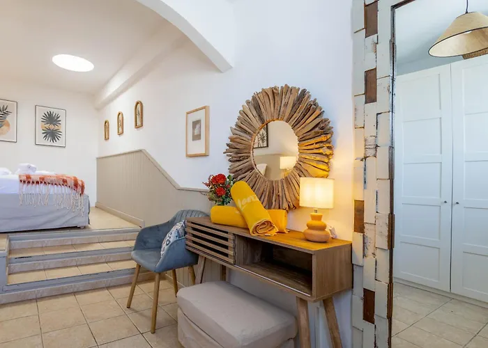 Ocean View Penthouse - Location - 100m To The *