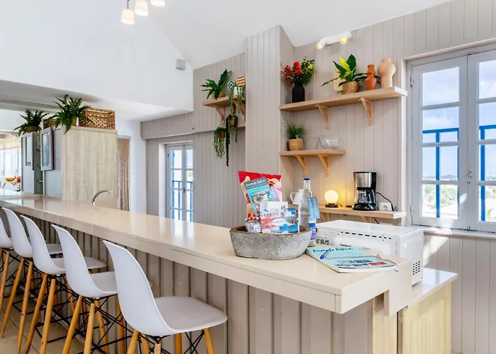 Ocean View Penthouse - Location - 100m To The