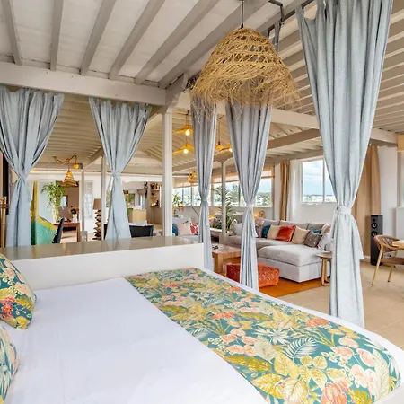 Ocean View Penthouse - Location - 100m To The Apartment