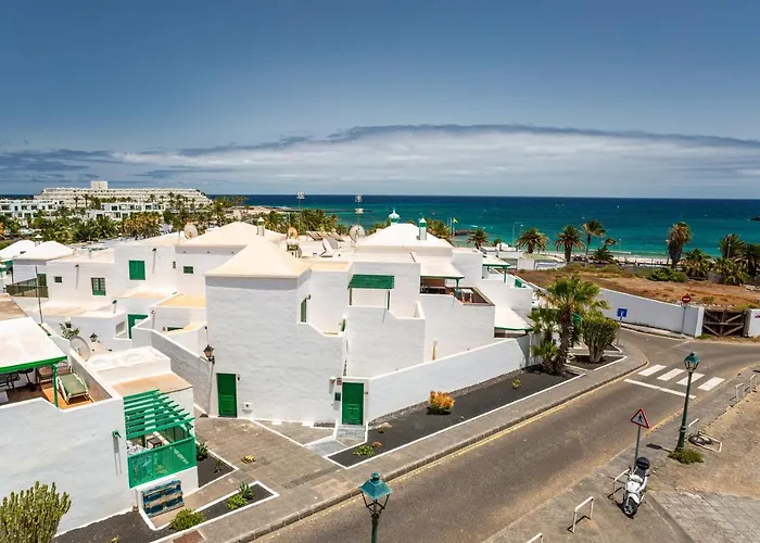 Ocean View Penthouse - Location - 100m To The