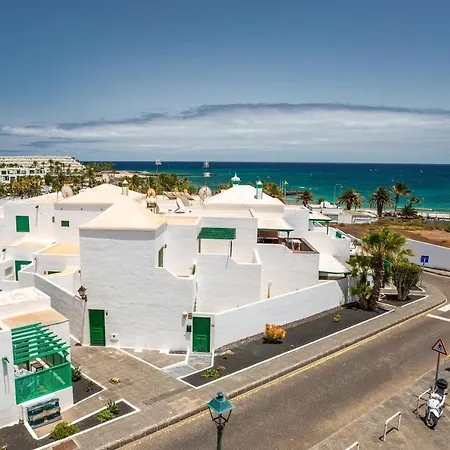 Ocean View Penthouse - Location - 100m To The